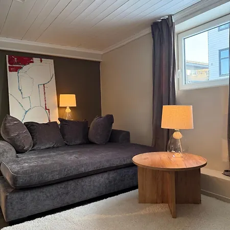 Egen Inngang, Privat Hybel I Sentrum Med Gratis Parkering