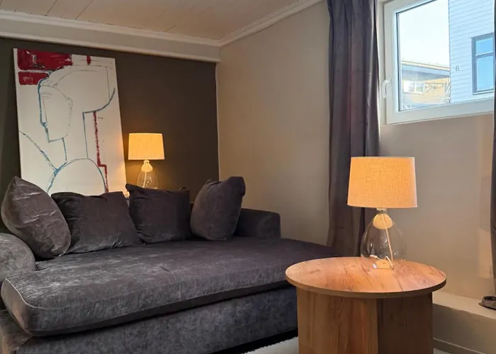 Egen Inngang, Privat Hybel I Sentrum Med Gratis Parkering