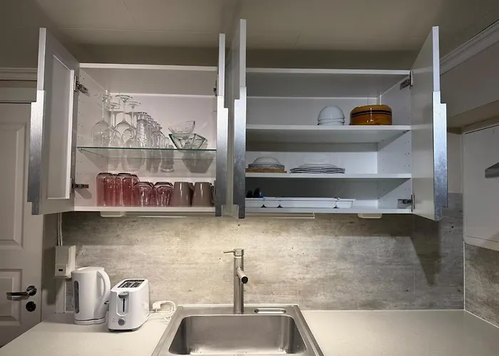 Egen Inngang, Privat Hybel I Sentrum Med Gratis Parkering Porsgrunn