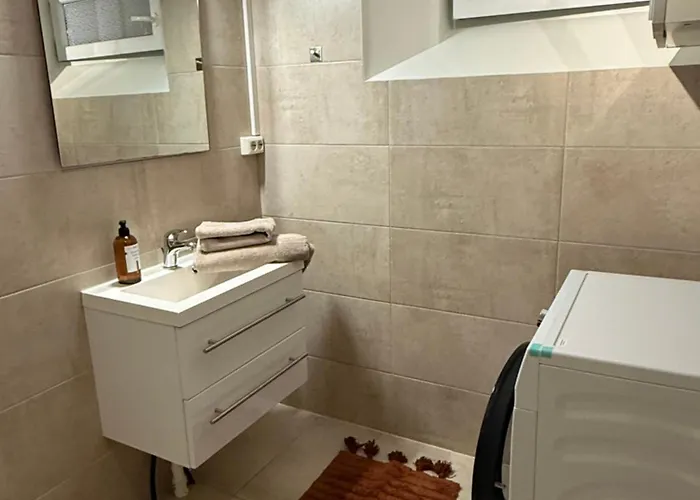 Egen Inngang, Privat Hybel I Sentrum Med Gratis Parkering Apartment